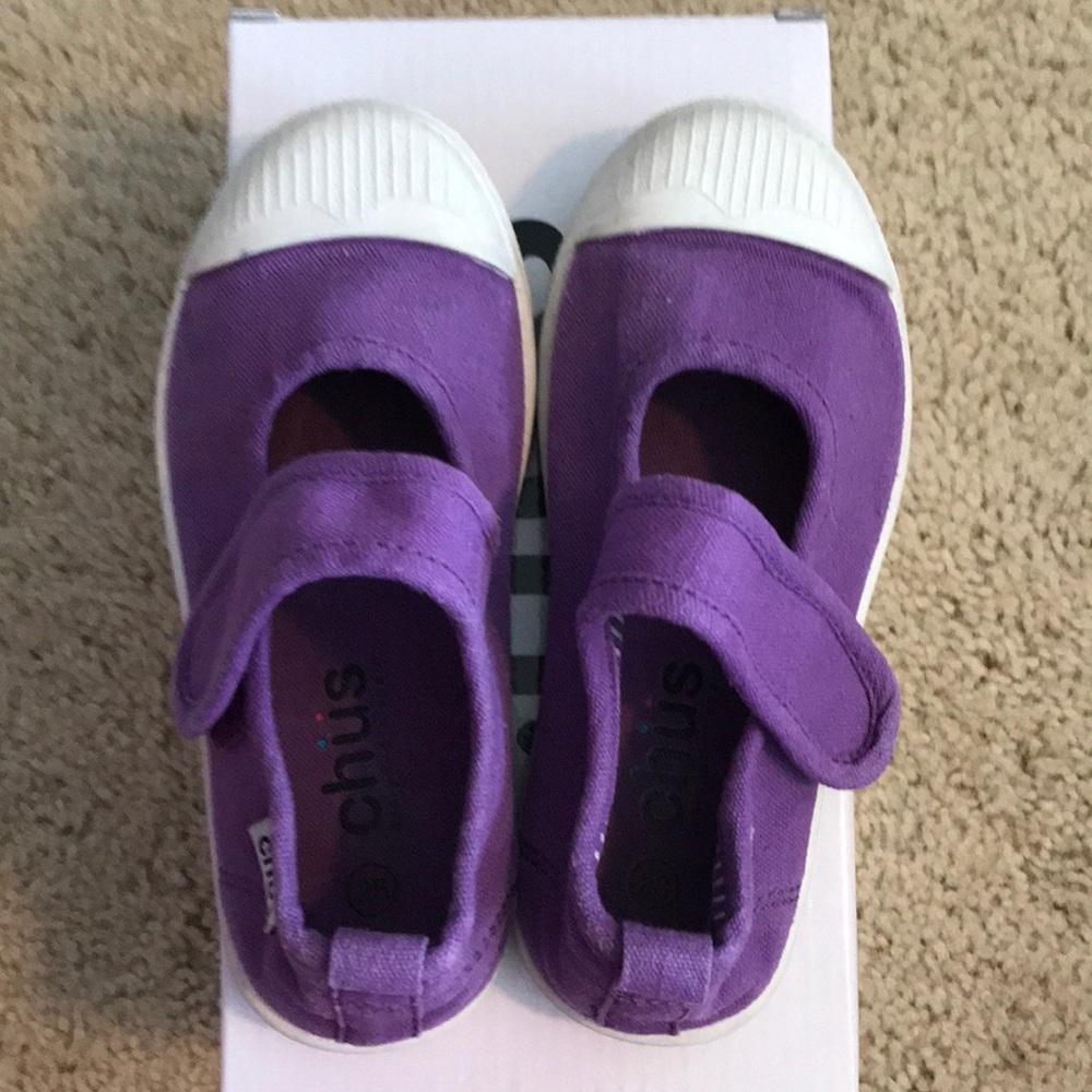 Chus size 28 - US 11 Purple with Velcro strap.